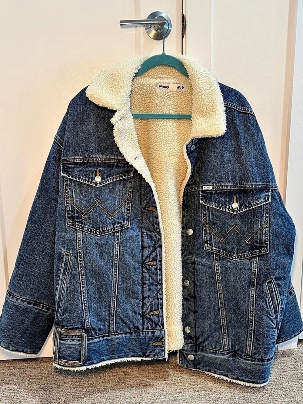 Wrangler x STAUD The Biggest Jean Jacket Sherpa Lined Denim Jacket Blue L/XL